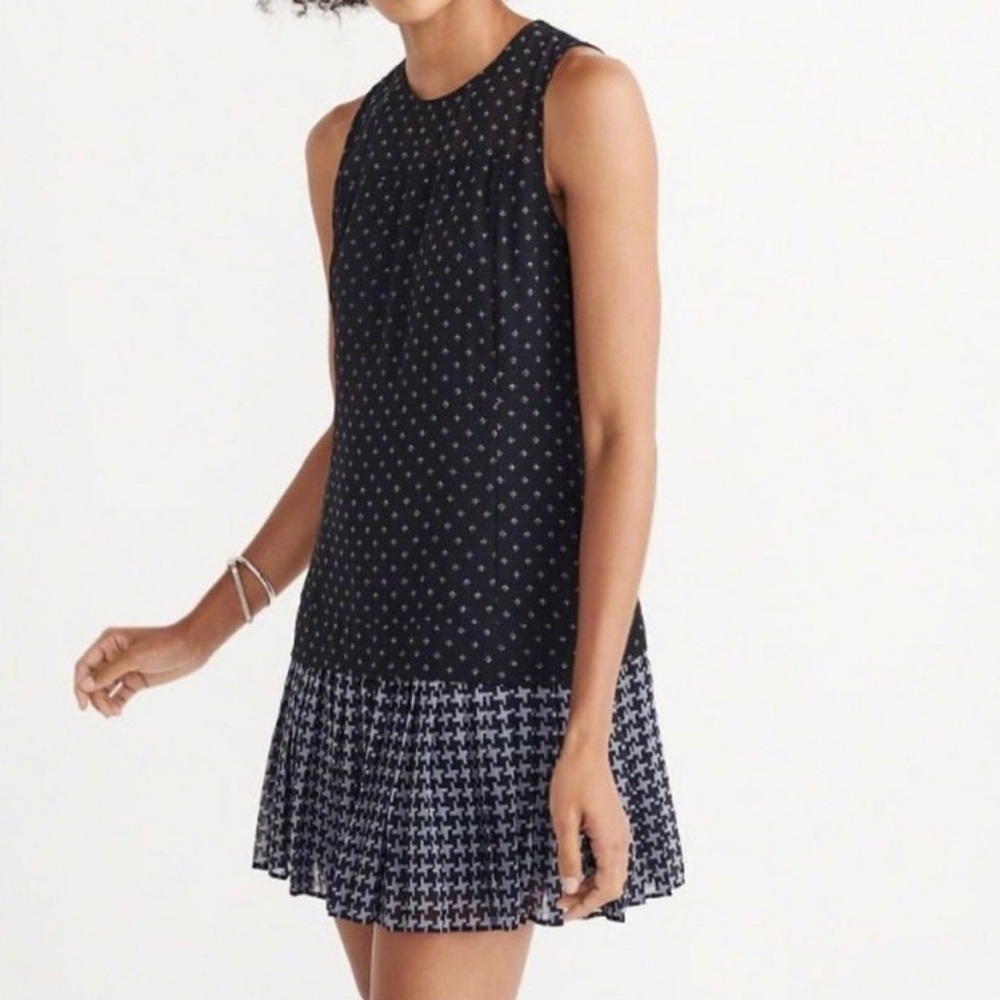 Abercrombie & Fitch Elegant Navy Sleeveless Pleated Lined Dress 8